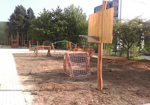 IMAG0224-přidělat trávu